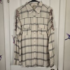 Gimmicks by BKE Embroidered Plaid Western Snap Shirt Size M